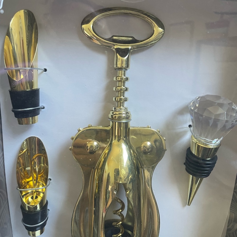 Wine set, gold-tone opener, pourer, decorative stopper